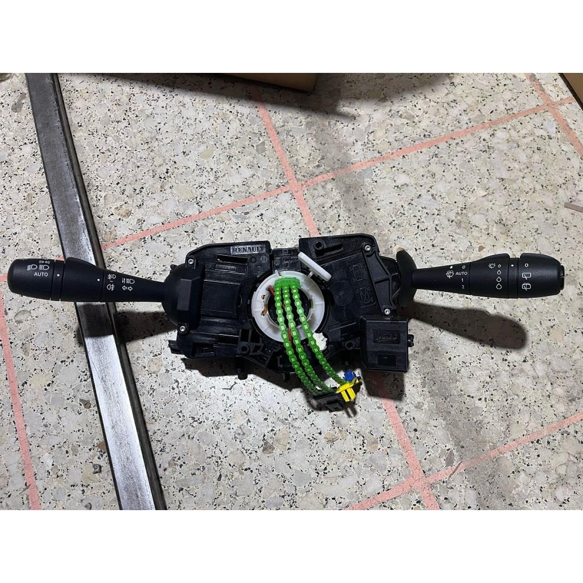 FAR SİLECEK KOL KOMPLE 255676085R CLİO4 CAPTUR KONTAKTÖRLÜ