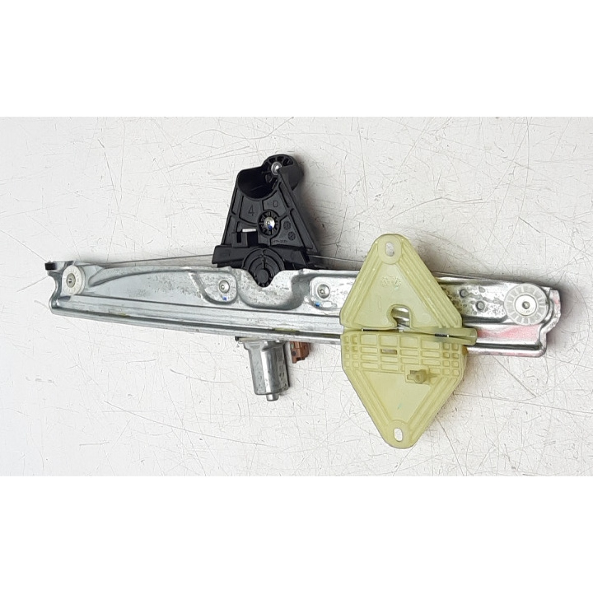 CAM KRİKOSU ÖN SAĞ 807202815R SANDERO III