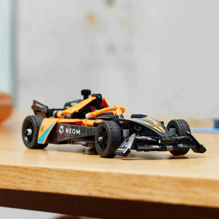 NessiWorld Technic NEOM McLaren Formula E Yarış Arabası 42169