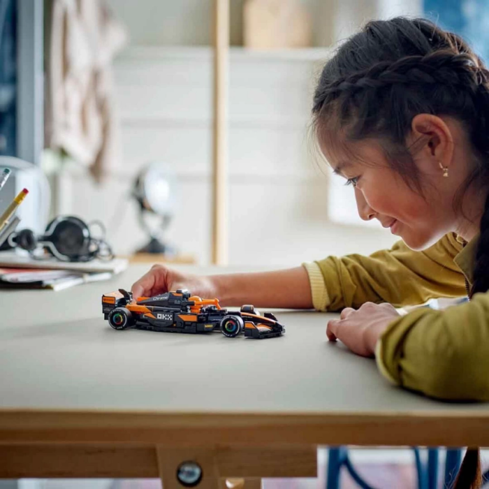 F1 Team MCL38 Yarış Arabası