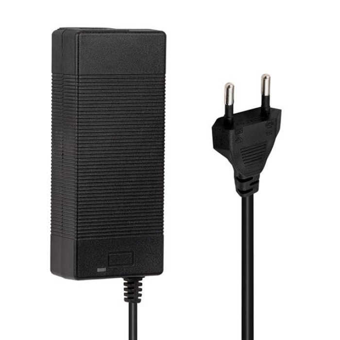 Weko 16.8 Volt - 3 Amper 5.5*2.5 Uçlu Kırmızı Yeşil Ledli̇ Masa Tipi Şarj Adaptörü