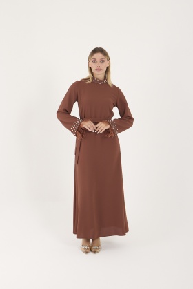 Kahverengi Beyoğlu Taşlı Tüy Detaylı Krep Abiye Elbise