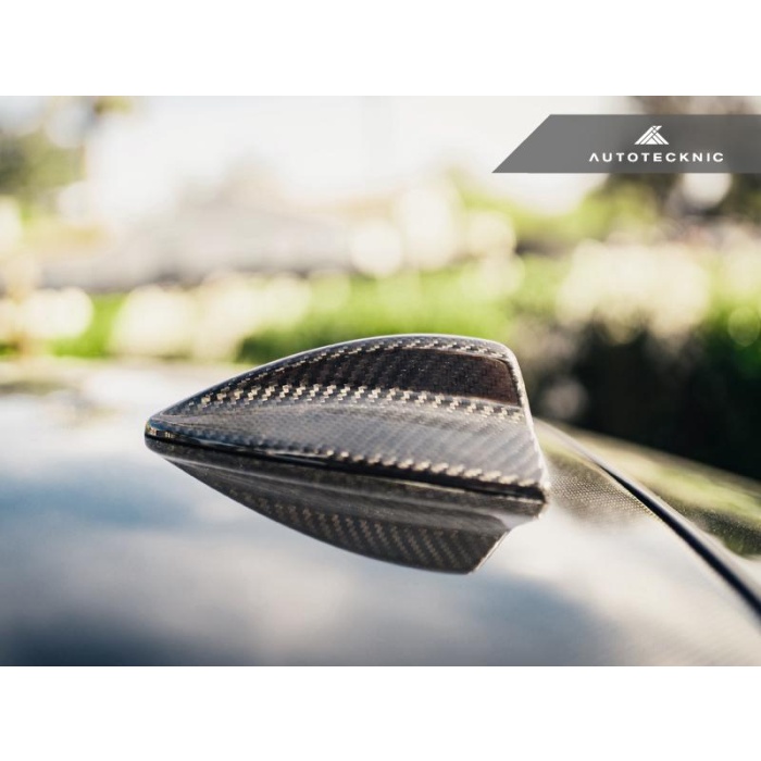 AutoTecknic E82 1M / E9X M3 Dry Carbon Roof Antenna Cover