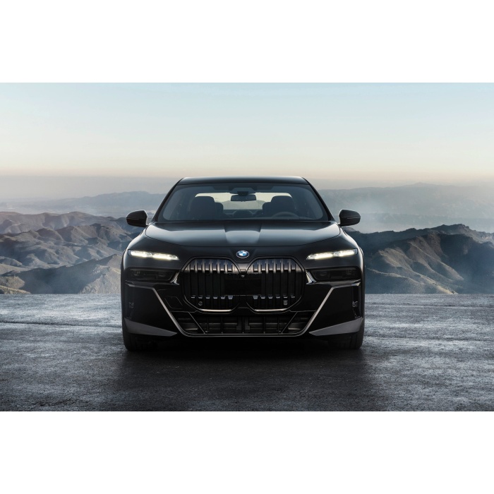 BMW G70 7-Series Shadowline Front Grille