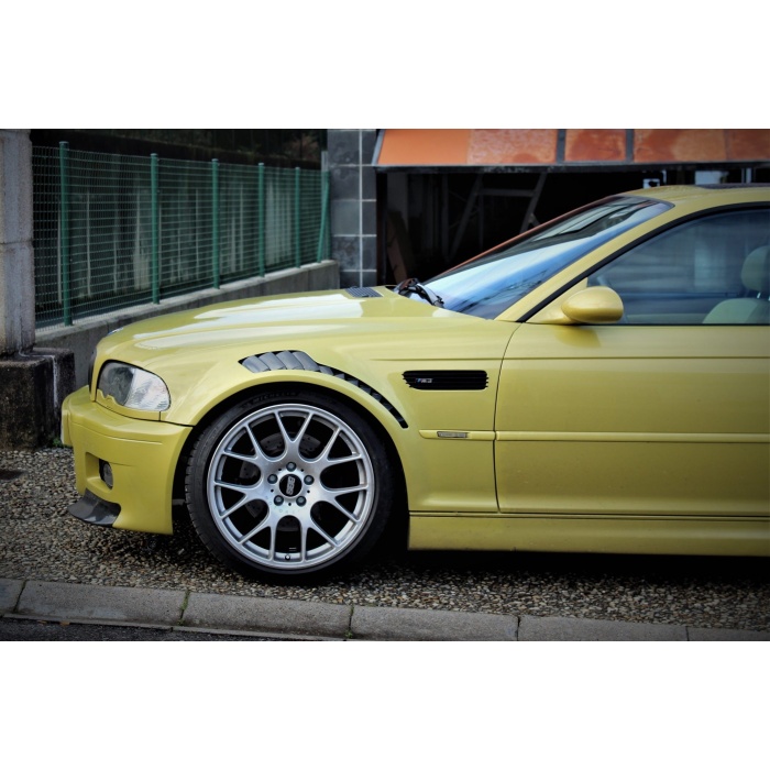 Karbonius E46 M3 Carbon Vented Fender Set