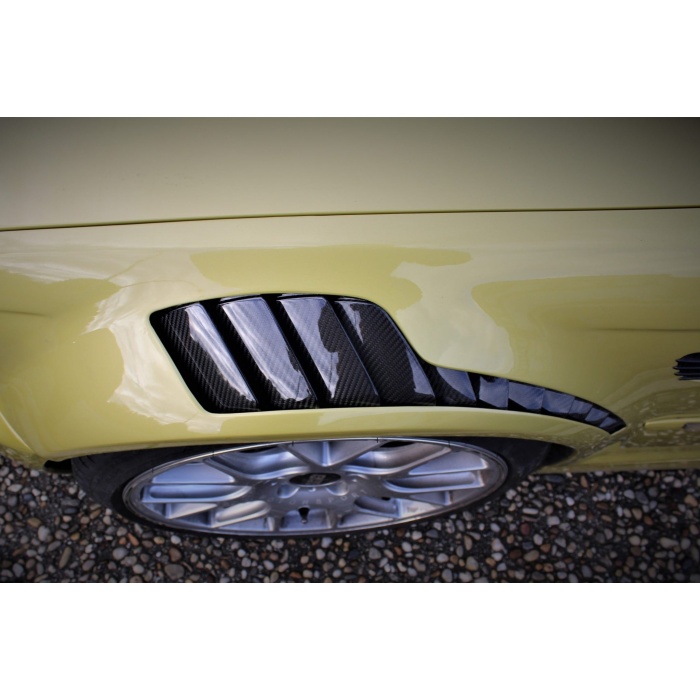 Karbonius E46 M3 Carbon Vented Fender Set