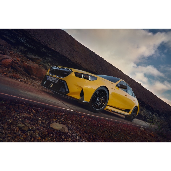 BMW M Performance G90 / G99 M5 Carbon Side Skirt Set