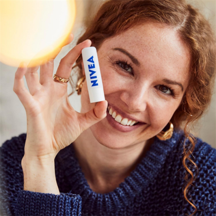 Nivea Dudak Bakım Kremi 5Ml. Med Repair 85063