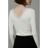 Kadın Beyaz Pamuklu Kaşkorse Dantelli V Yaka Ön Arka Dekolteli Slim Fit Esnek Bluz