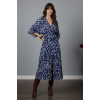 Kadın Lacivert Desenli Bürümcük Kumaş Kruvaze Yaka Yarasa Kol Önden Yırtmaçlı Uzun Midi Elbise