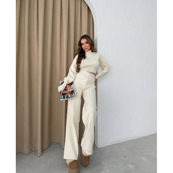 Triko Krem Pantolon ve Parmak Geçmeli Kazak İkili Takım