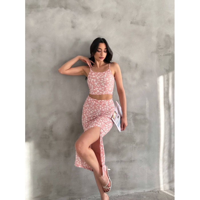 Kadın Toz Pembe Çiçek Desenli Askılı Crop Bluz ve Yırtmaçlı Etek İkili Takım