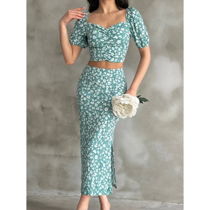 Kadın Yeşil Çiçek Desenli Yırtmaçlı Etekli Crop Bluz İkili Takım