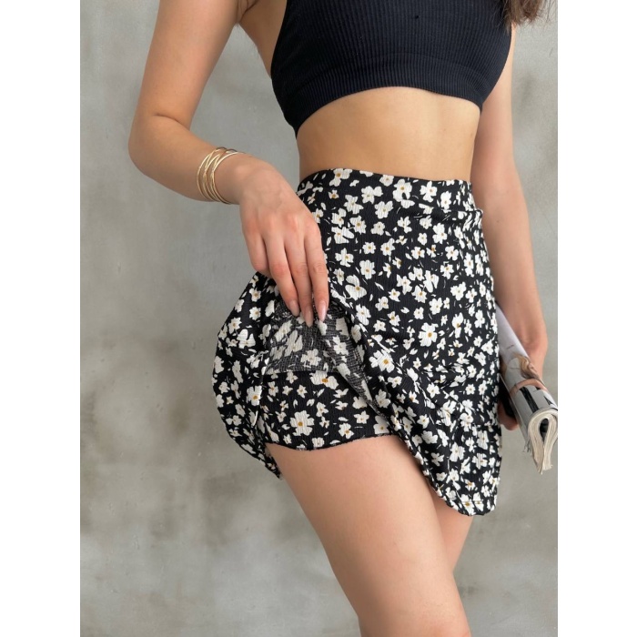 Kadın Siyah Çiçek Desenli Mini Şort Etek