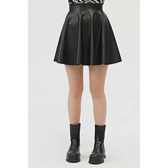 Kadın Mini Kloş Siyah Renkli Suni Deri Etek