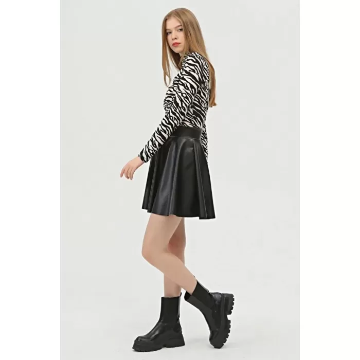 Kadın Mini Kloş Siyah Renkli Suni Deri Etek