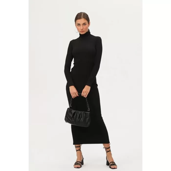 Kadın Siyah Boğazlı Uzun Maxi Elbise