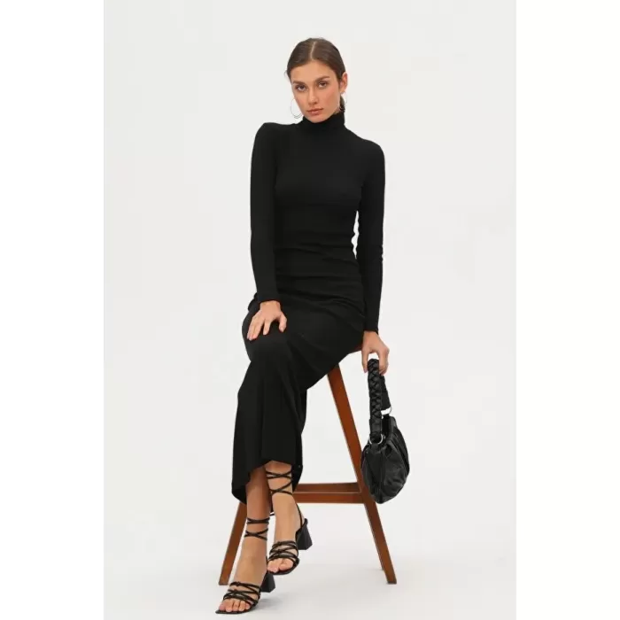 Kadın Siyah Boğazlı Uzun Maxi Elbise