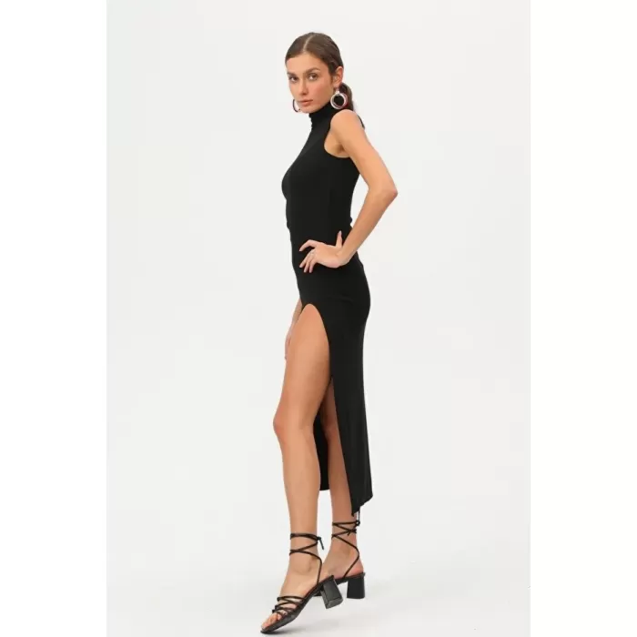 Kadın Siyah Boğazlı Kolsuz Yırtmaçlı Maxi Elbise