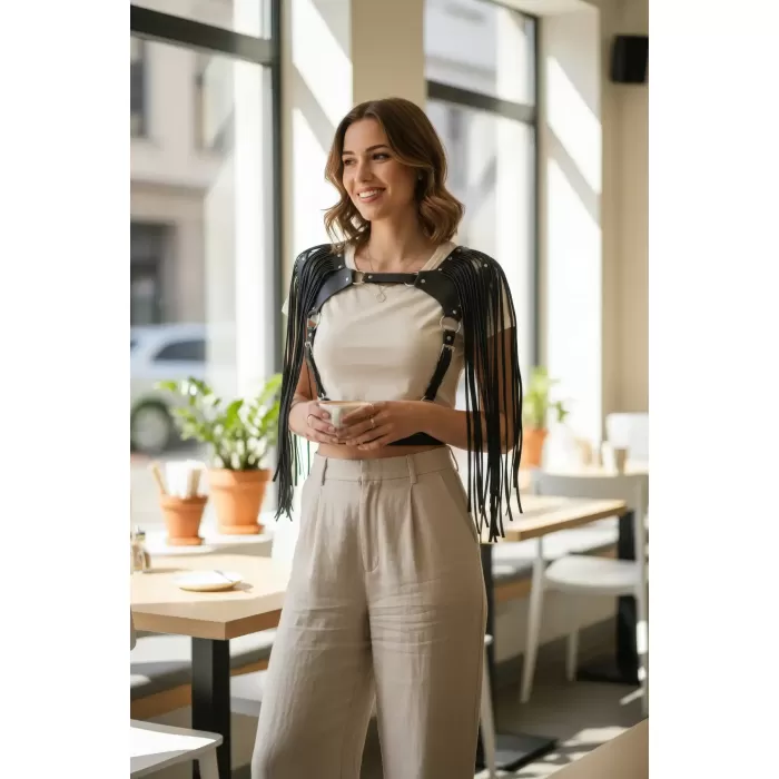 Siyah Göğüs Harness Püsküllü Zımbalı Deri Yelek - APFT999