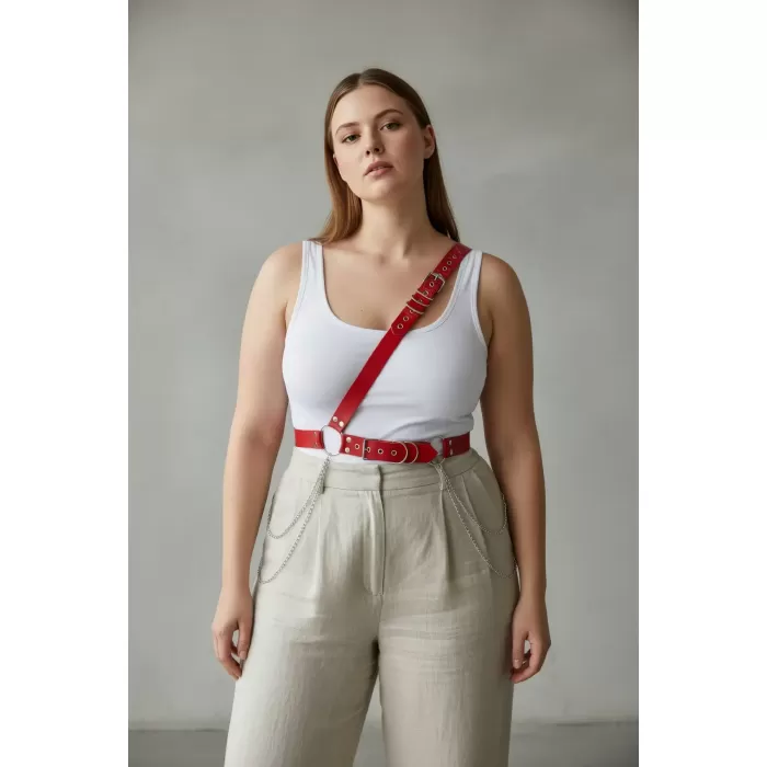 Büyük Beden Kırmızı Kadın Deri Harness Kemer Zincir Detaylı Vücut Aksesuarı - APFT813