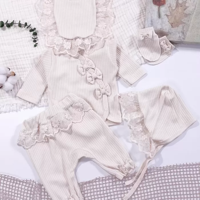 Dantel İşlemeli Fisto Detaylı Kız Bebek 5 Parça %100 Pamuk Hastane Çıkışı