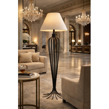 ATELIER N°7 Heykelsi Lambader – Özel Tasarım Metal Gövde, Salon, Ofis ve Lobi Aydınlatması