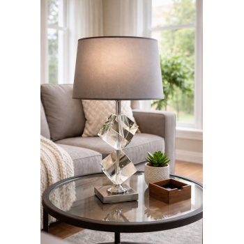 Atelier Crystal Cube Modern Abajur – Cam Küp Gövdeli Krom Metal Dekoratif Salon Masa Lambası