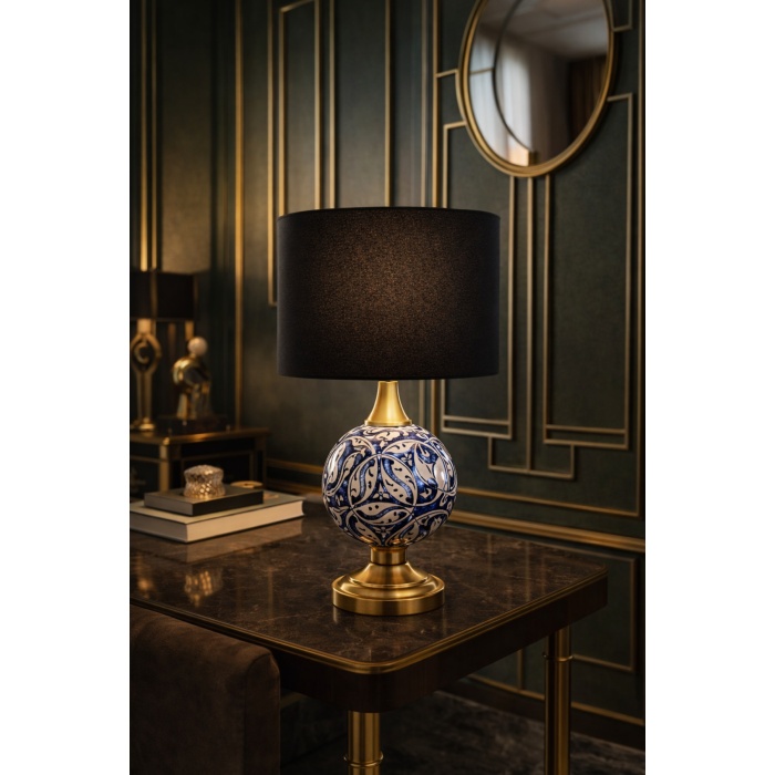 Luxury Pirinç Seramik Abajur 50 cm – El Yapımı Lacivert Desenli, Siyah Şapkalı Masa Lambası