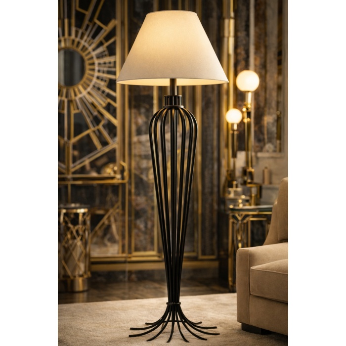 ATELIER N°7 Heykelsi Lambader – Özel Tasarım Metal Gövde, Salon, Ofis ve Lobi Aydınlatması