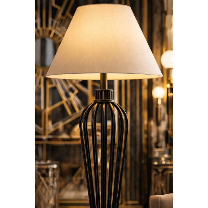 ATELIER N°7 Heykelsi Lambader – Özel Tasarım Metal Gövde, Salon, Ofis ve Lobi Aydınlatması