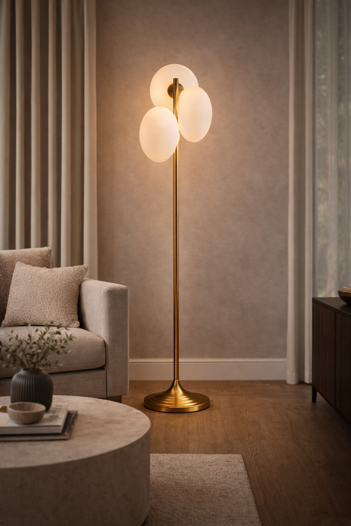 Atelier Liora Modern Lambader – Bronz Metal Gövdeli 3 Opal Cam Başlıklı Salon Lambası