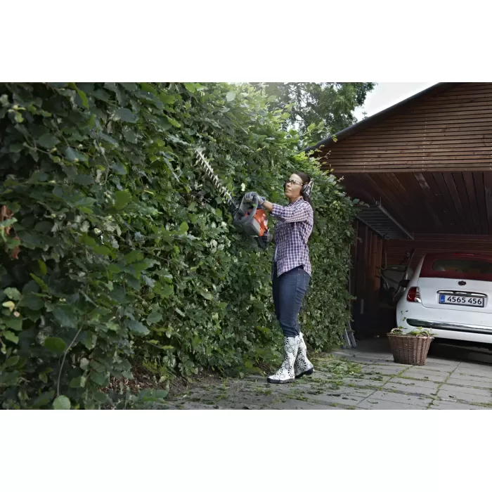 HUSQVARNA 122HD60 BENZİNLİ ÇİT BİÇME MAKİNESİ 60 CM