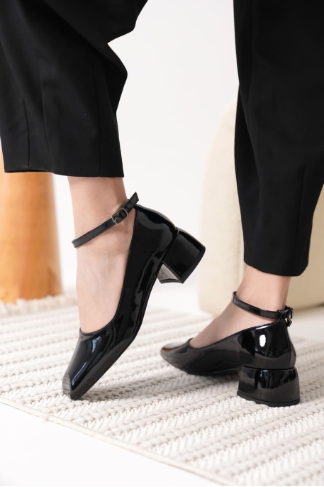 Arilla Siyah Rugan Kadın Topuklu Ayakkabı