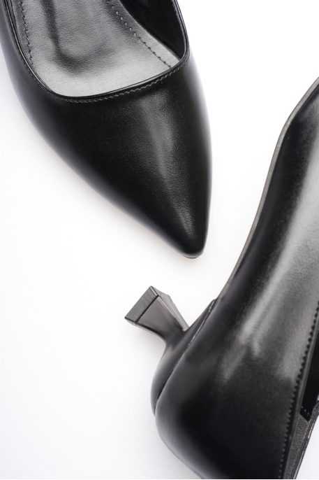 Siyah Kadın Günlük Kısa Topuklu Stiletto Ayakkabı TR20MS03A