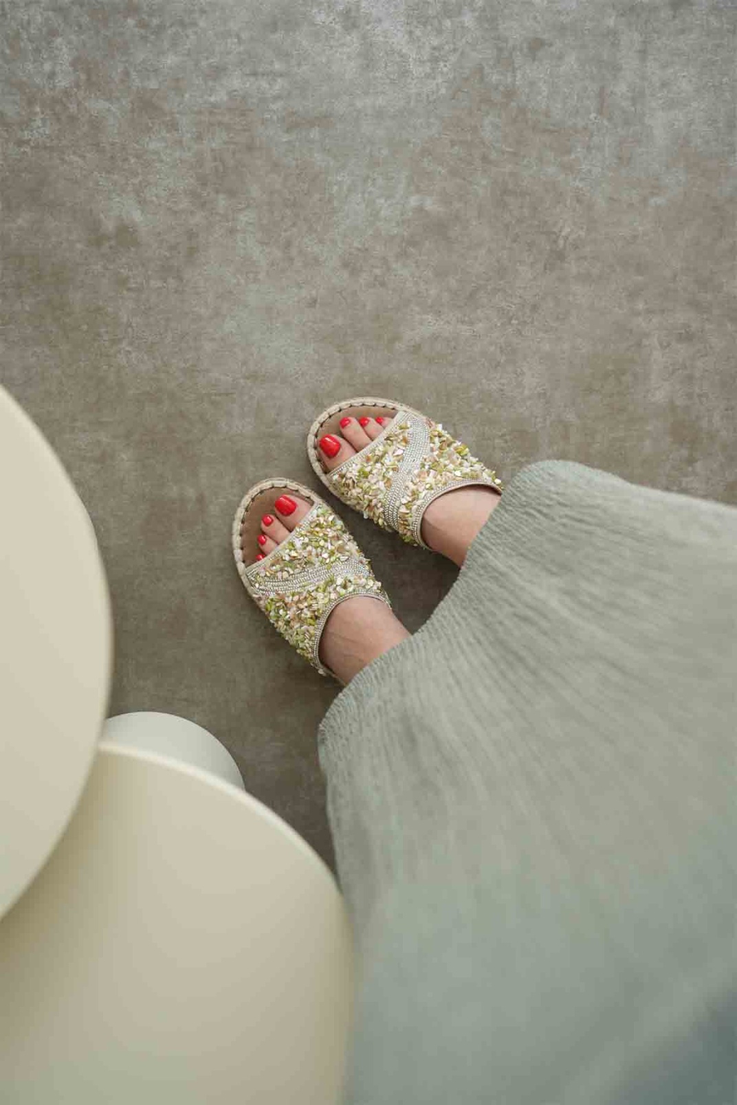 Dennis Kadın Bej Taş İşlemeli Terlik