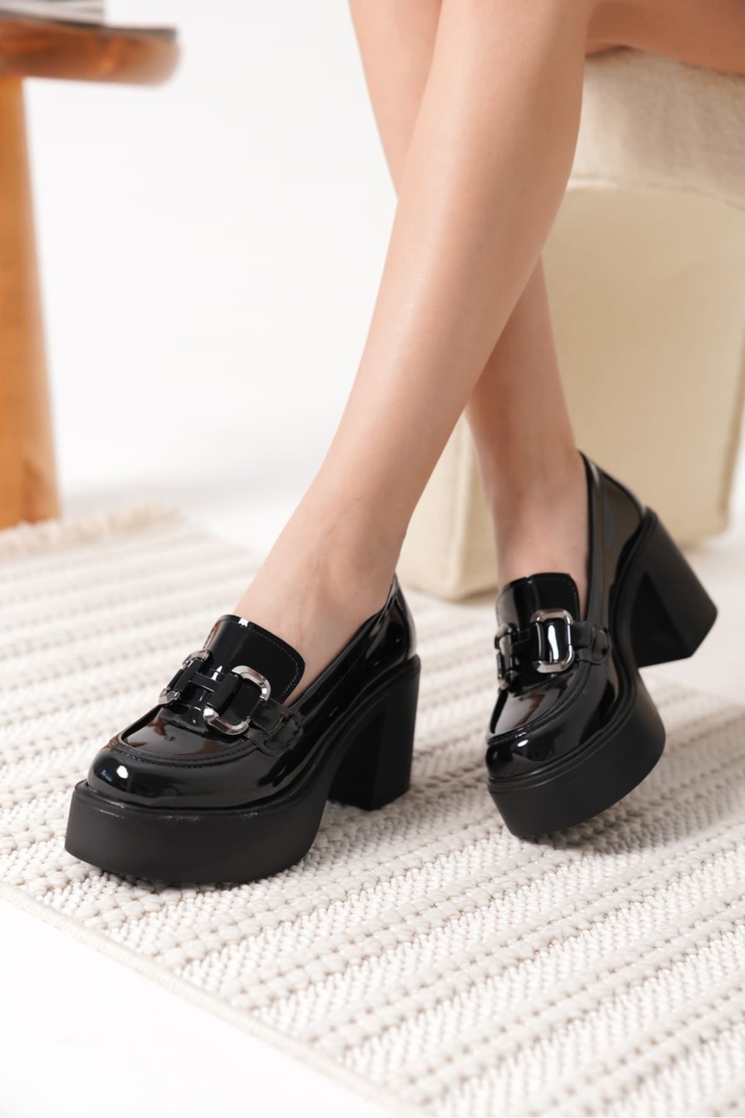 Felice Siyah Rugan Gümüş Tokalı Kadın Loafer