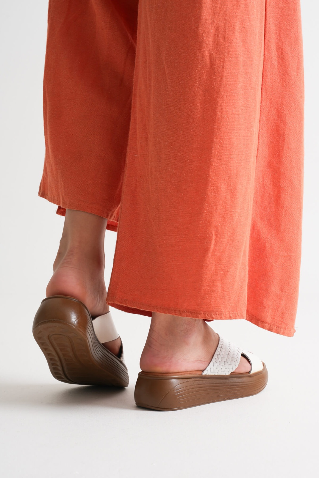 Fayn Beyaz Hakiki Deri Terlik