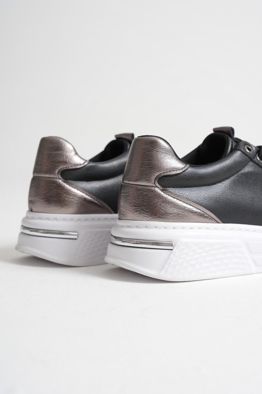 Vega Platin Detaylı Siyah Kadın Spor Ayakkabı