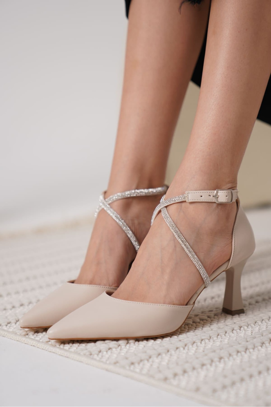 Fiona Taşlı Kadın Bej Topuklu Ayakkabı