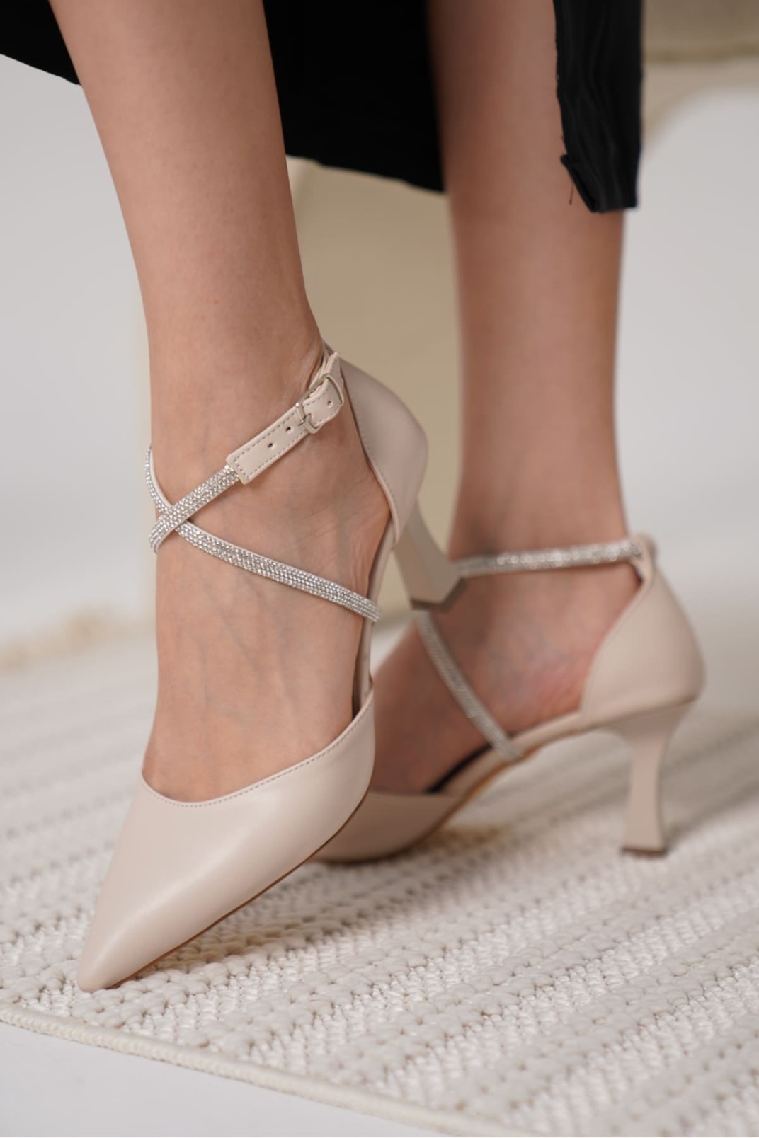 Fiona Taşlı Kadın Bej Topuklu Ayakkabı