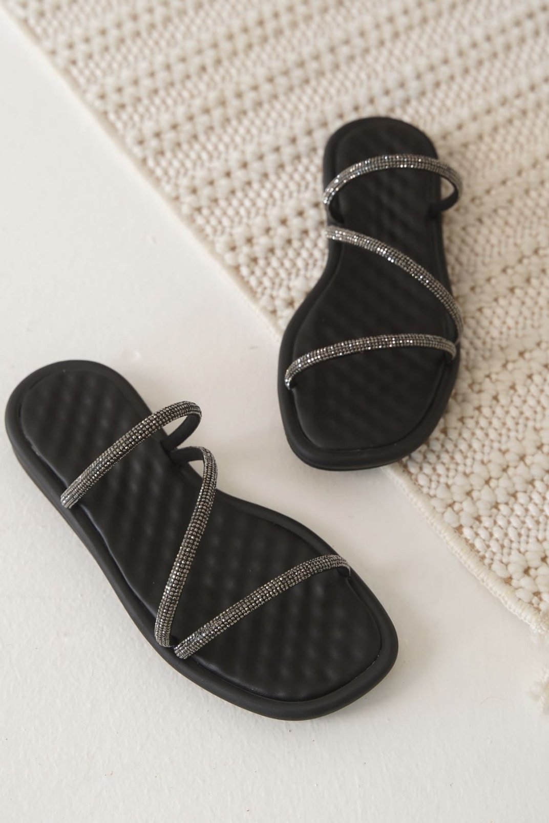 Alba Siyah Kadın Taşlı Terlik