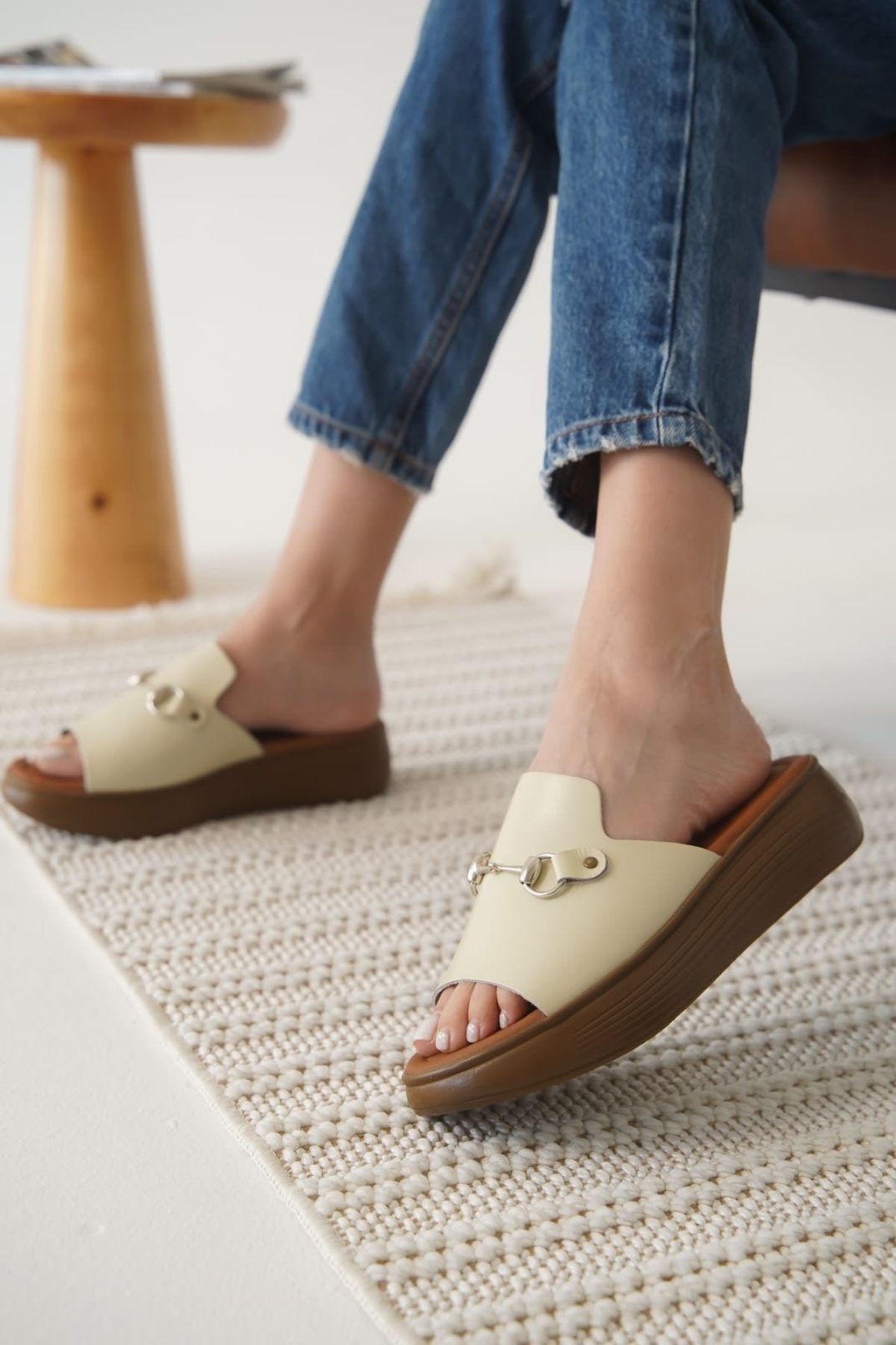 Nelly Bej Hakiki Deri Terlik