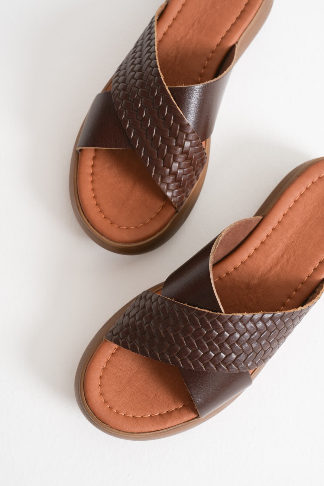 Fayn Acı Kahve Örgü Desenli Hakiki Deri Terlik