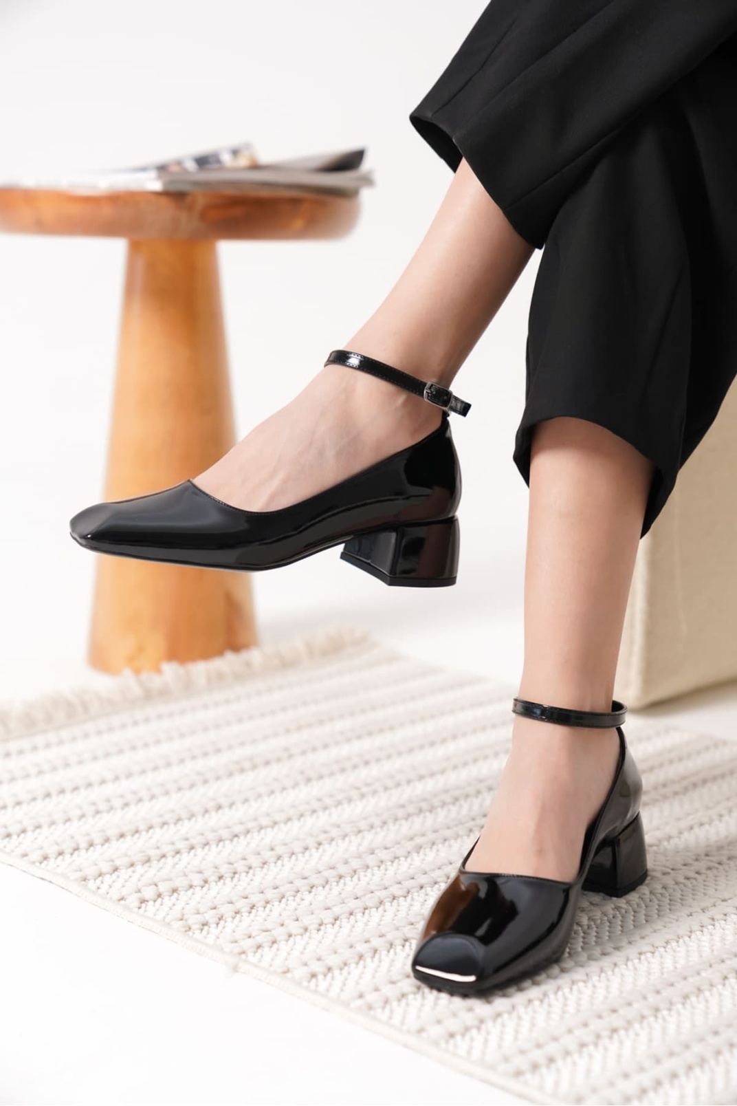 Arilla Siyah Rugan Kadın Topuklu Ayakkabı