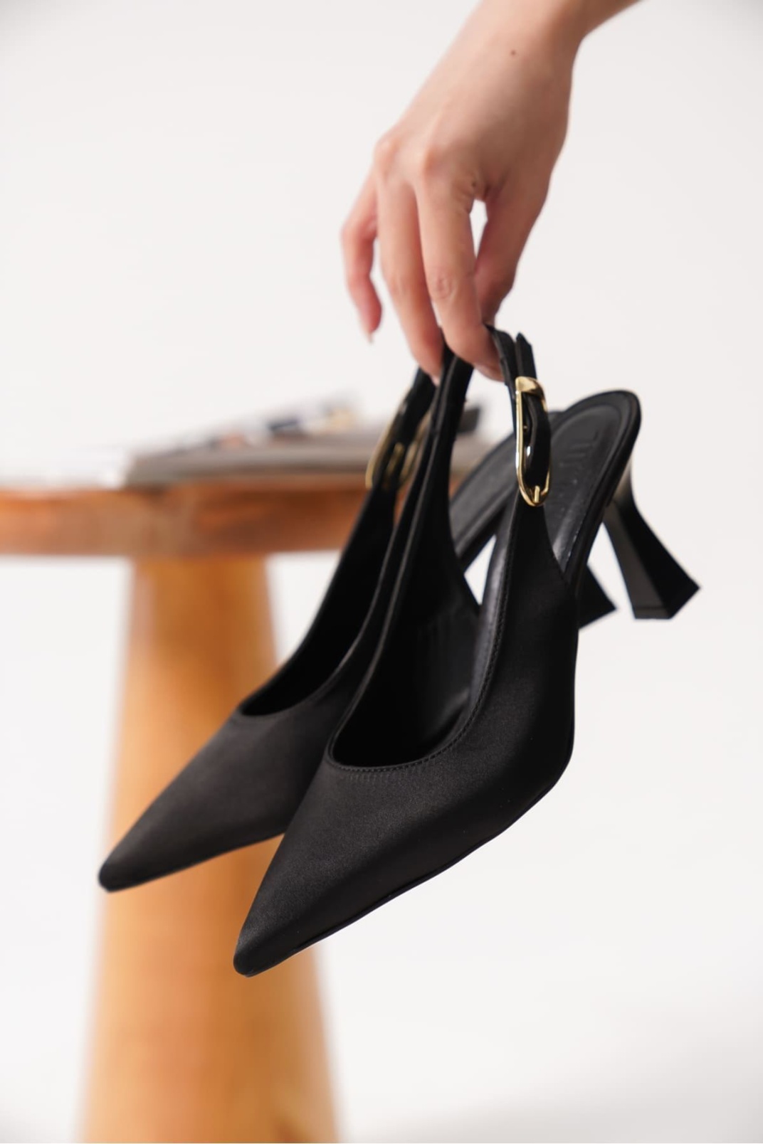 Ophelia Kadın Siyah Saten Topuklu Ayakkabı