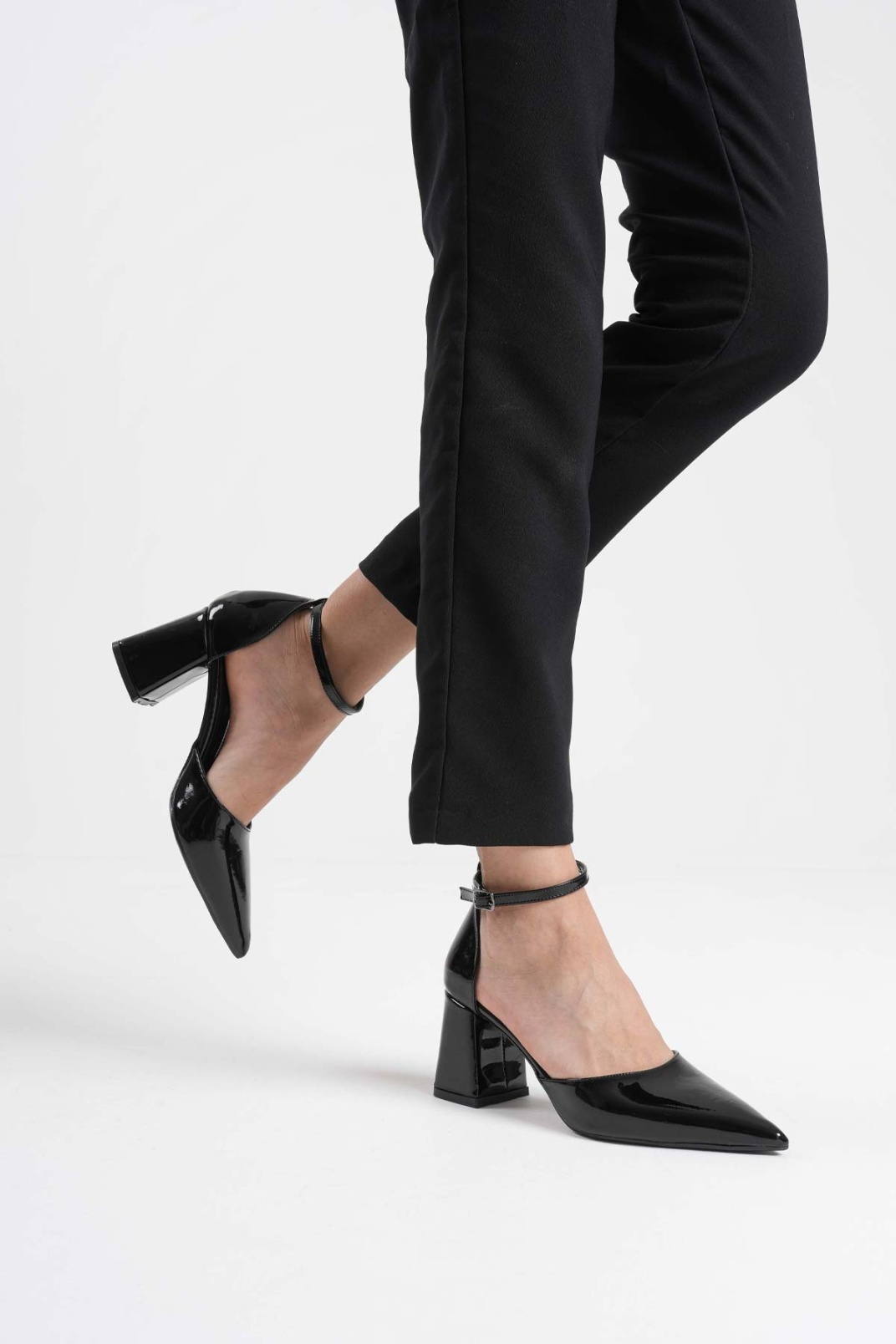 Doren Siyah Rugan Kadın Topuklu Ayakkabı