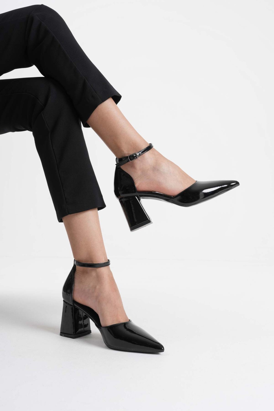 Doren Siyah Rugan Kadın Topuklu Ayakkabı