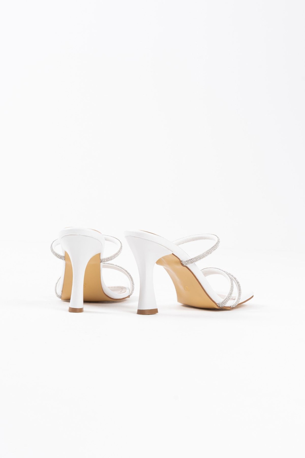 Alvina Beyaz Taşlı İnce Bantlı Kadın Topuklu Terlik