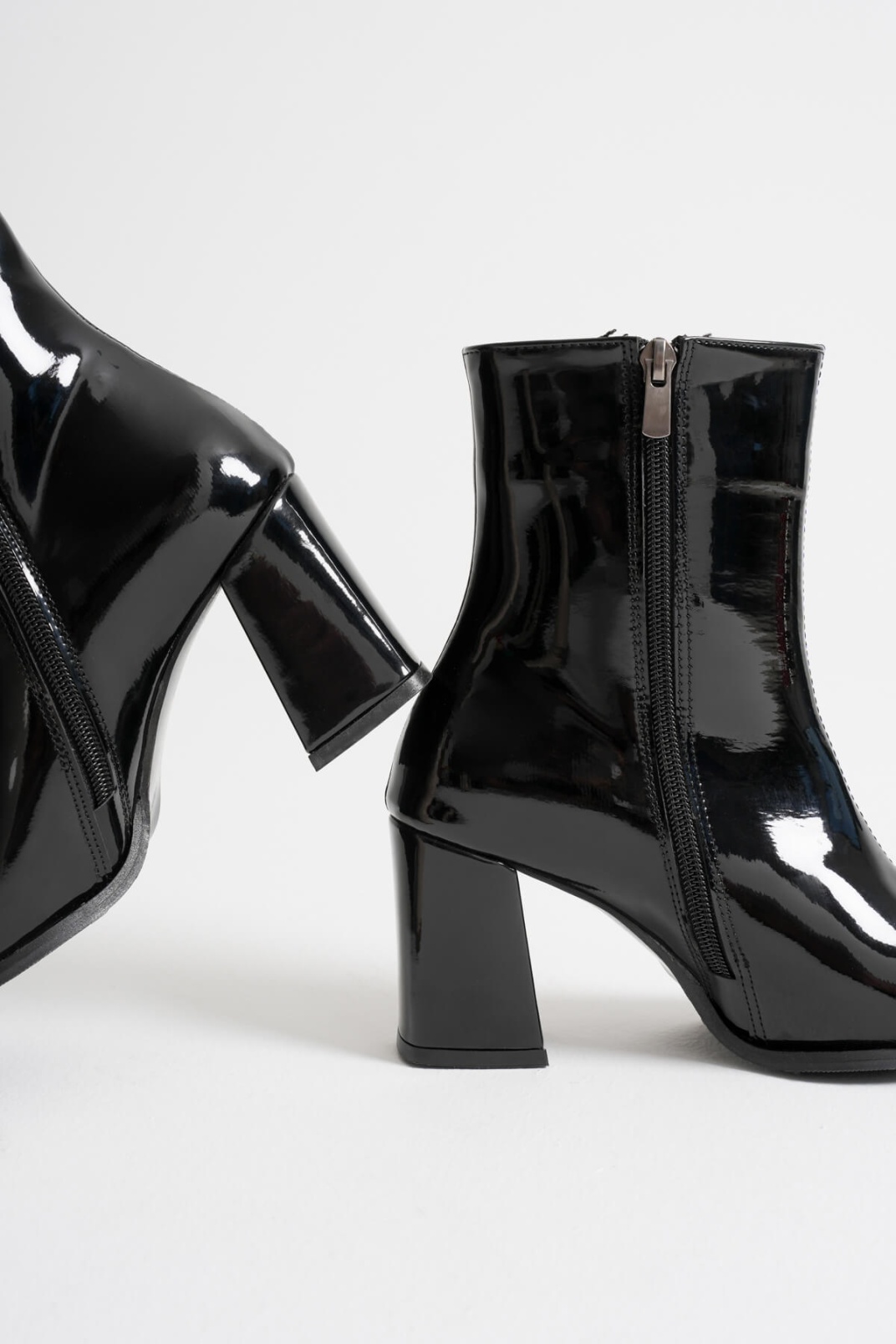 Muso Kadın Siyah Rugan Topuklu Bot